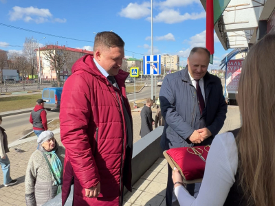 НОВЫЙ ФИРМЕННЫЙ МАГАЗИН