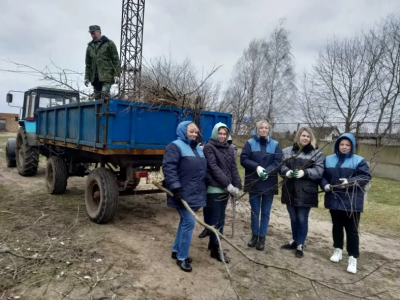 Дружная команда нашего завода на  республиканском субботнике!